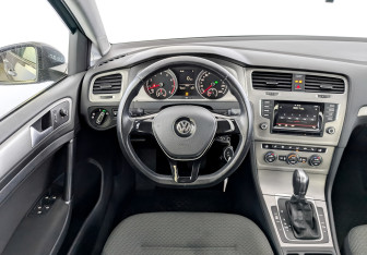 Подержанный автомобиль Volkswagen Golf Hatchback 2013 года (21 фото)