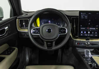 Новый Volvo XC60 2025 (10 фото)