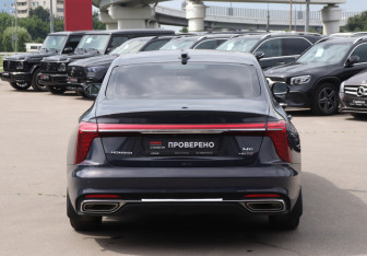 Подержанный автомобиль Hongqi H5 2024 года (6 фото)