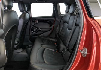 Подержанный автомобиль MINI Hatch 2020 года (18 фото)