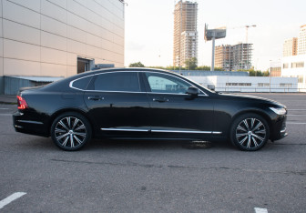Подержанный автомобиль Volvo S90 2021 года (4 фото)
