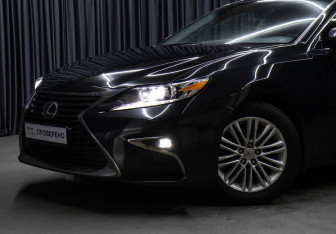 Подержанный автомобиль Lexus ES 2016 года (21 фото)