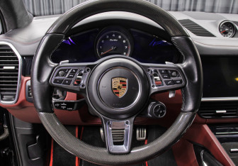 Подержанный автомобиль Porsche Cayenne 2018 года (16 фото)