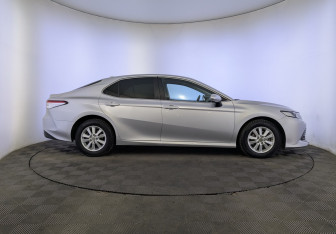 Подержанный автомобиль Toyota Camry Sedan 2019 года (4 фото)