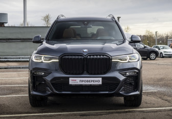 Подержанный автомобиль BMW X7 2021 года (4 фото)