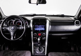 Подержанный автомобиль Suzuki Grand Vitara 2008 года (11 фото)