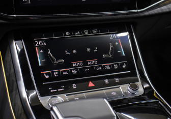 Подержанный автомобиль Audi Q8 2020 года (18 фото)