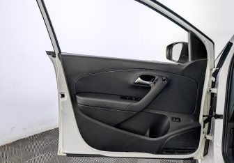 Подержанный автомобиль Volkswagen Polo Sedan 2019 года (19 фото)