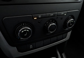 Подержанный автомобиль Skoda Yeti 2014 года (26 фото)