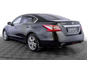 Подержанный автомобиль Nissan Teana 2014 года (7 фото)