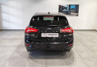 Подержанный автомобиль Ford Focus Wagon 2018 года (6 фото)