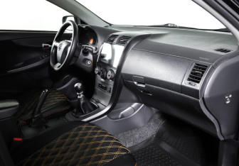 Подержанный автомобиль Toyota Corolla Sedan 2012 года (11 фото)