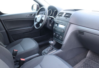 Подержанный автомобиль Skoda Yeti 2012 года (10 фото)
