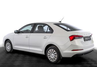 Подержанный автомобиль Skoda Rapid Liftback 2021 года (7 фото)