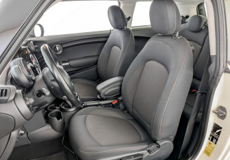 Подержанный автомобиль MINI Hatch 2018 года (20 фото)