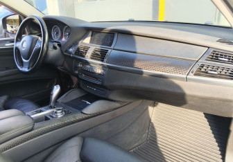 Подержанный автомобиль BMW X6 2012 года (10 фото)
