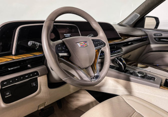Подержанный автомобиль Cadillac Escalade Suv 2021 года (13 фото)