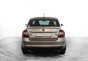 Подержанный автомобиль Skoda Rapid Liftback 2018 года (6 фото)