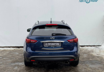 Подержанный автомобиль Infiniti QX70 2013 года (7 фото)