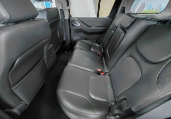 Подержанный автомобиль Nissan Pathfinder 2013 года (16 фото)