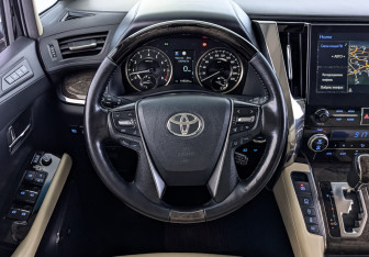 Подержанный автомобиль Toyota Alphard 2020 года (22 фото)