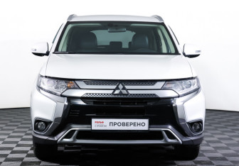 Подержанный автомобиль Mitsubishi Outlander 2021 года (2 фото)