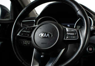 Подержанный автомобиль Kia Ceed Hatchback 2018 года (8 фото)