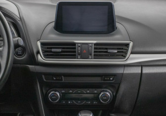 Подержанный автомобиль Mazda 3 Sedan 2016 года (11 фото)