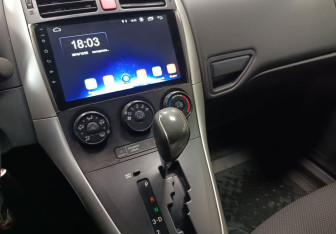 Подержанный автомобиль Toyota Auris Hatchback 2011 года (12 фото)