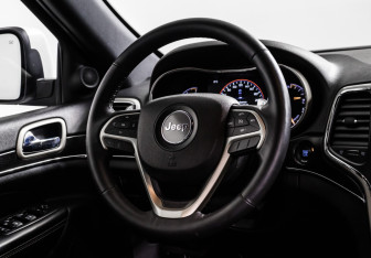 Подержанный автомобиль Jeep Grand Cherokee 2013 года (17 фото)