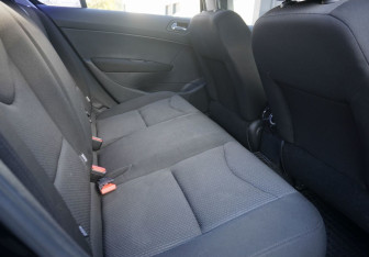 Подержанный автомобиль Peugeot 408 2012 года (9 фото)
