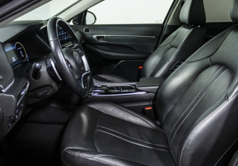 Подержанный автомобиль Hyundai Sonata 2021 года (12 фото)
