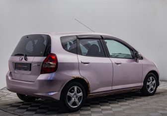 Подержанный автомобиль Honda Jazz 2008 года (5 фото)
