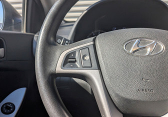 Подержанный автомобиль Hyundai Solaris Hatchback 2014 года (26 фото)