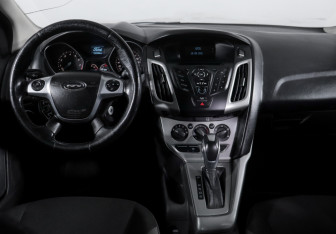 Подержанный автомобиль Ford Focus Sedan 2013 года (11 фото)