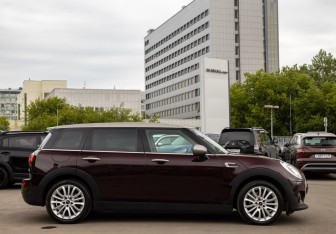 Подержанный автомобиль MINI Clubman Wagon 2017 года (3 фото)