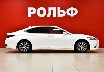 Подержанный автомобиль Lexus ES 2018 года (4 фото)