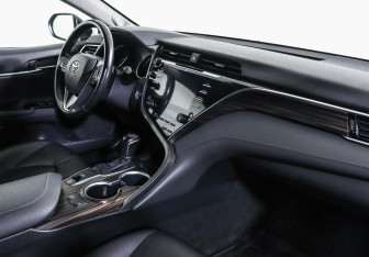 Подержанный автомобиль Toyota Camry Sedan 2018 года (5 фото)