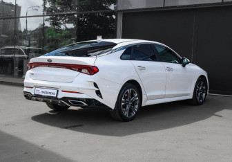 Подержанный автомобиль Kia K5 2021 года (4 фото)