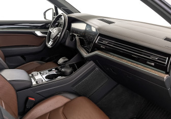 Подержанный автомобиль Volkswagen Touareg 2019 года (13 фото)