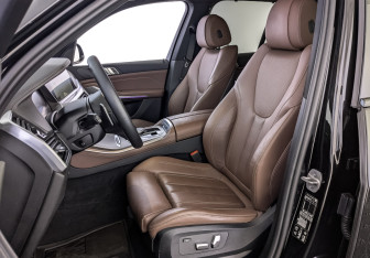 Подержанный автомобиль BMW X5 2022 года (20 фото)