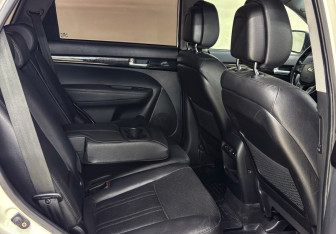 Подержанный автомобиль Kia Sorento 2014 года (12 фото)