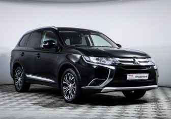 Подержанный автомобиль Mitsubishi Outlander 2015 года (3 фото)