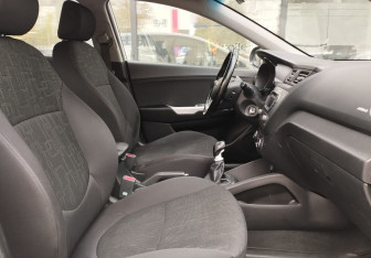 Подержанный автомобиль Kia Rio Hatchback 2014 года (10 фото)