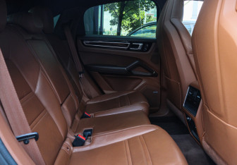 Подержанный автомобиль Porsche Cayenne 2021 года (11 фото)
