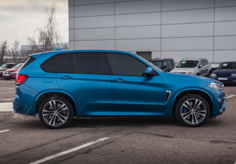 Подержанный автомобиль BMW X5 M 2016 года (6 фото)