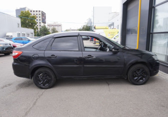 Подержанный автомобиль LADA (ВАЗ) Granta Liftback 2015 года (4 фото)
