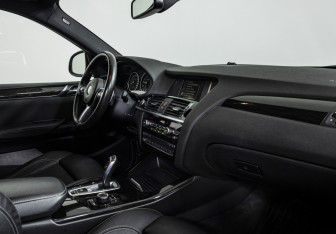 Подержанный автомобиль BMW X4 2017 года (9 фото)