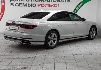 Подержанный автомобиль Audi A8 2021 года (4 фото)