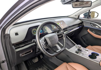 Подержанный автомобиль Omoda C5 2022 года (16 фото)